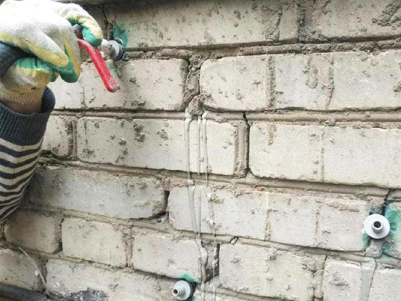 Инъекционная гидроизоляция кирпичной стены